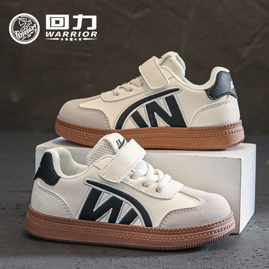 O novo design de blocos de cores da Warrior para rapazes e raparigas, ténis desportivos de exterior versáteis e confortáveis, sapatos casuais de estilo coreano de alto valor