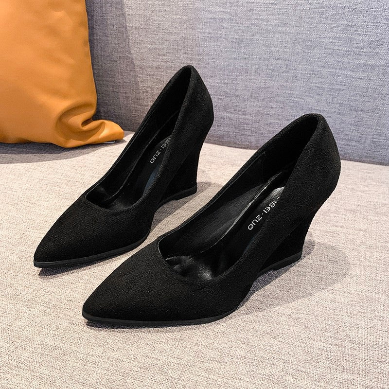 Comércio Estrangeiro Singles de Tamanho Grande com Bico Pontiagudo para Mulheres, Primavera/Outono 2025 Novos Sapatos de Trabalho Profissionais Simples e Elegantes de Estilo Coreano
