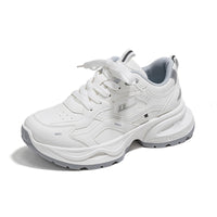 Os novos sapatos confortáveis de primavera com sola grossa, sapatilhas simples de desporto ao ar livre, sapatos casuais em pele unissexo
