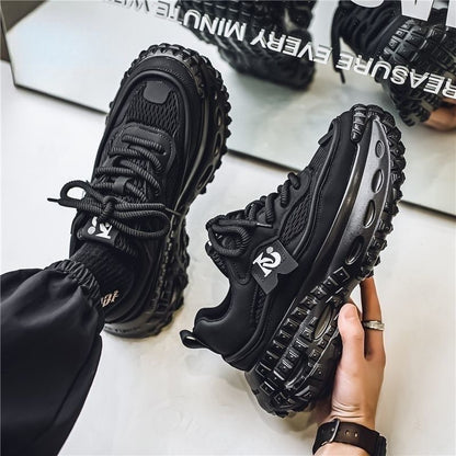 Sapatos masculinos de verão, novos sapatos desportivos de malha respirável, sapatos casuais casuais para homens na moda, versáteis e de sola grossa que aumentam a altura