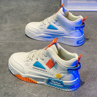 Sapatos masculinos de verão, novos sapatos altos respiráveis, sapatos brancos versáteis e modernos, ténis de sola grossa, ténis casuais