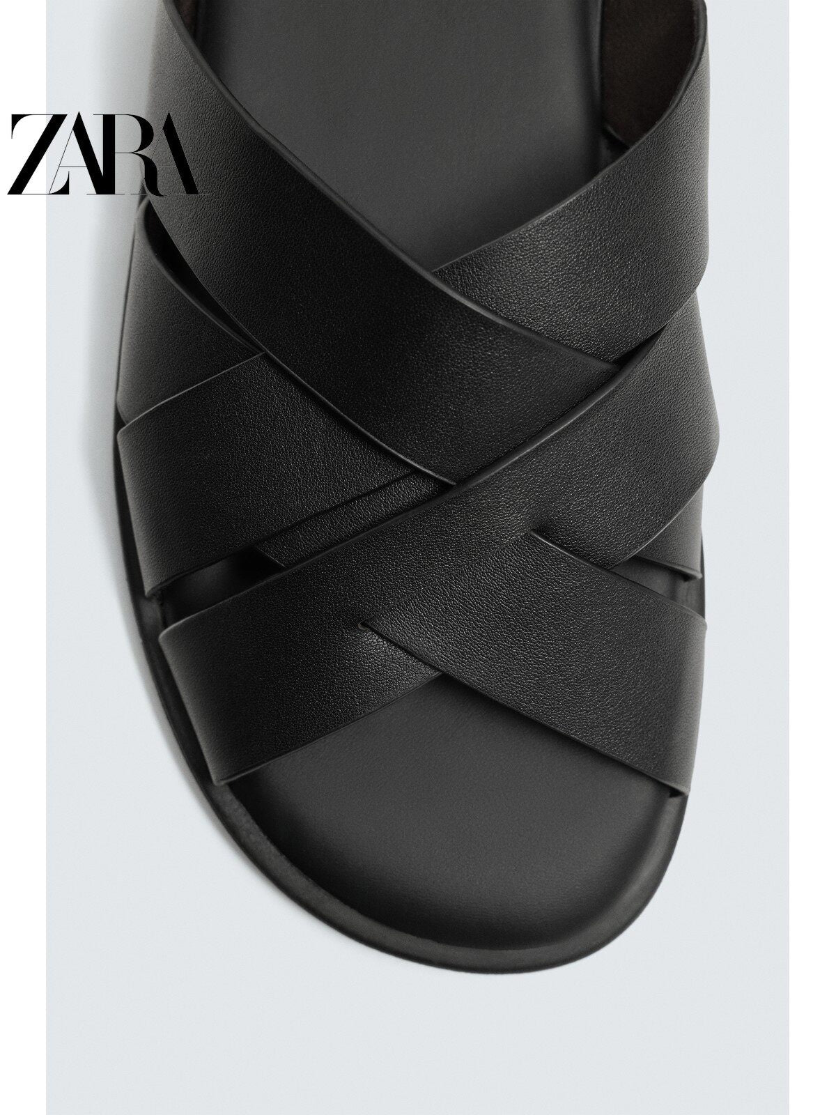 ZARA Coleção Verão 2026 - Sapatos Masculinos: Sandálias Rasteiras de Couro com Tiras na Cor Combinando (2750820 800)