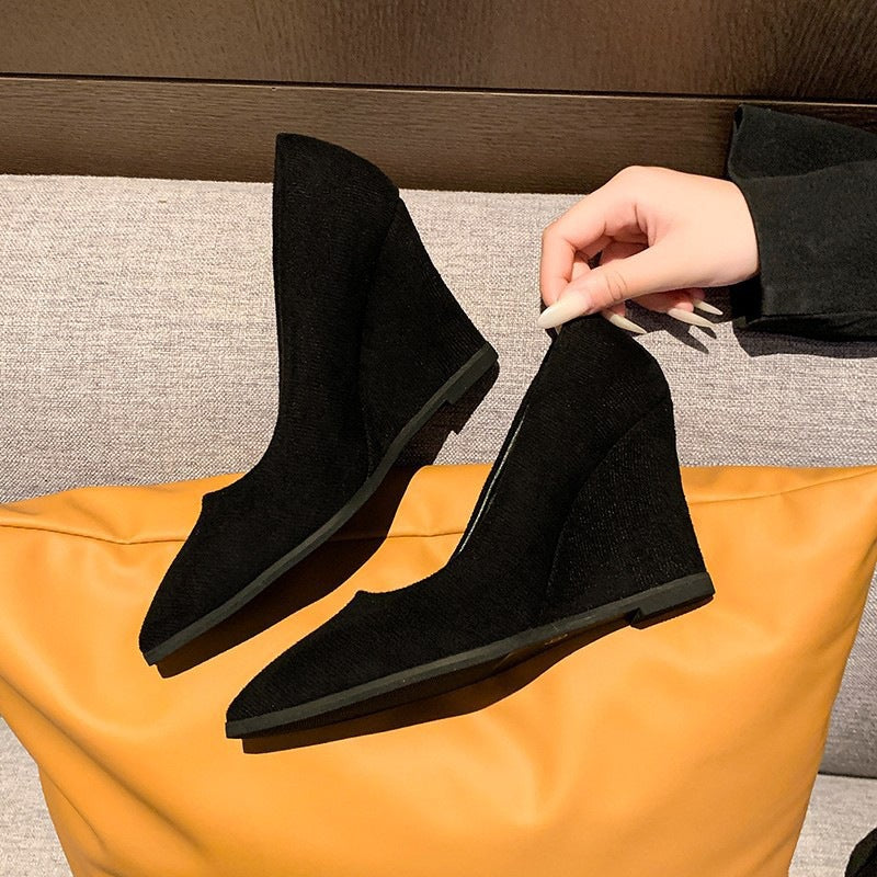Comércio Estrangeiro Singles de Tamanho Grande com Bico Pontiagudo para Mulheres, Primavera/Outono 2025 Novos Sapatos de Trabalho Profissionais Simples e Elegantes de Estilo Coreano