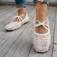 Novos sapatos transfronteiriços europeus e americanos de malha de verão respiráveis, sapatos femininos franceses de biqueira redonda rasos e de tira simples