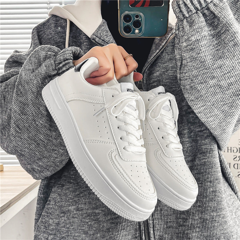 Ténis brancos masculinos, novos sapatos respiráveis de primavera, sapatos casuais versáteis masculinos masculinos, sapatos desportivos brancos puros para estudantes, estilo masculino