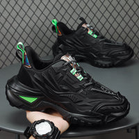 Novos ténis desportivos de rede para primavera, sapatilhas casuais de corrida para homem, sapatilhas pretas puras para aumentar a altura e versáteis para o pai, na moda