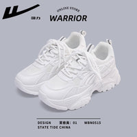 Sapatos brancos Warrior respiráveis e de sola grossa, sapatos simples de novo pai de cor coreana, estilo academia, sapatos confortáveis para mulheres