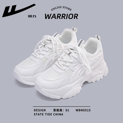 Sapatos brancos Warrior respiráveis e de sola grossa, sapatos simples de novo pai de cor coreana, estilo academia, sapatos confortáveis para mulheres