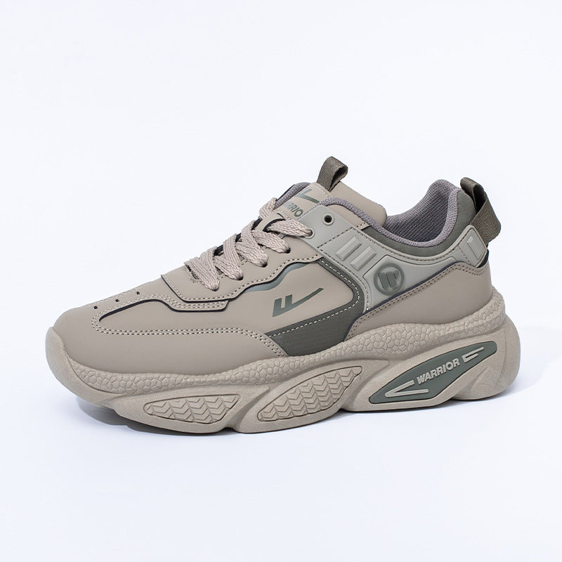 Warrior em pele baixa, sapatos masculinos confortáveis e versáteis de peça única, sapatos pretos com blocos de cor, estilo alto, sapatos de plataforma modernos e modernos