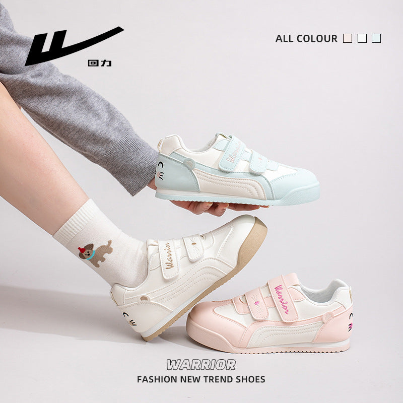 Os novos sapatos simples, versáteis e modernos da Warrior, sapatos casuais confortáveis com blocos de cor e alto valor estético, sapatos femininos simples de estilo universitário