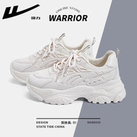 Sapatos brancos Warrior respiráveis e de sola grossa, sapatos simples de novo pai de cor coreana, estilo academia, sapatos confortáveis para mulheres