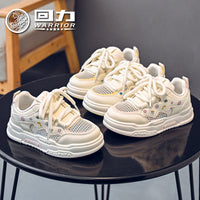 Os novos sapatos infantis elegantes, versáteis e confortáveis da Warrior, sapatos de malha simples fofos, energéticos e respiráveis, sapatos casuais com atacadores de alto valor
