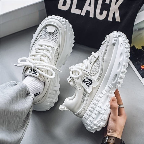 Sapatos masculinos de verão, novos sapatos desportivos de malha respirável, sapatos casuais casuais para homens na moda, versáteis e de sola grossa que aumentam a altura