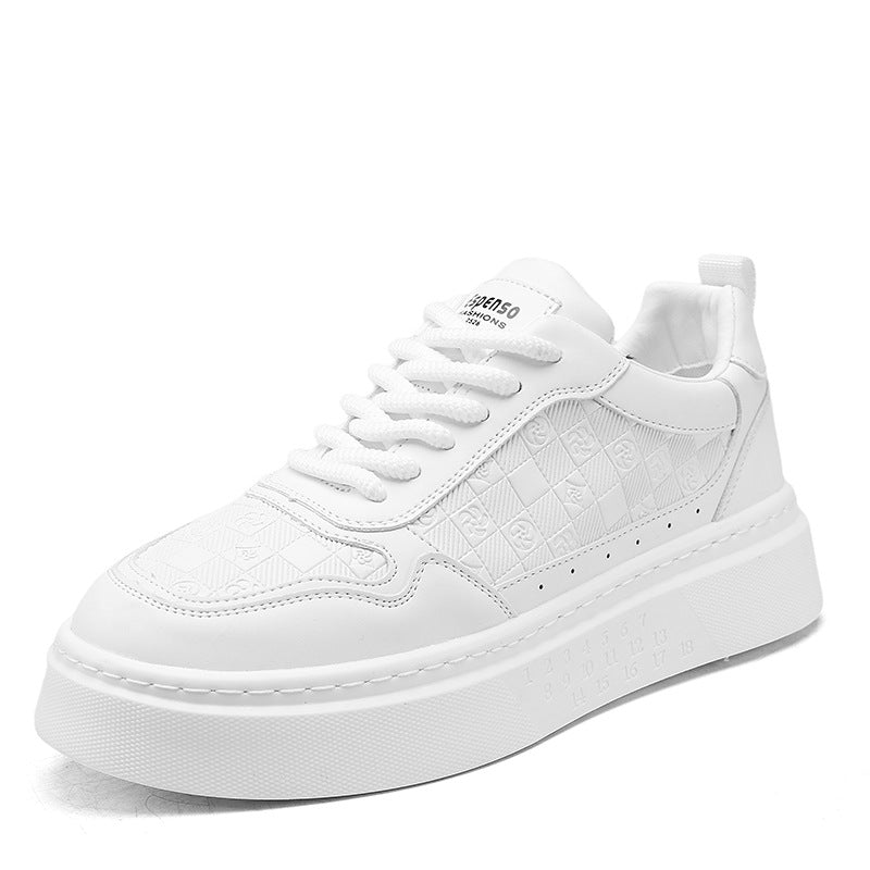 Ténis brancos versáteis e modernos ao estilo coreano para homens, ténis de nova moda da primavera 2025, sapatos casuais leves com atacadores para estudantes