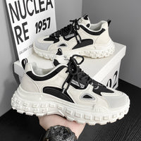 Sapatos Masculinos Populares de Celebridades na Internet 2024 Novos Primaveras Versáteis Casuais Casuais para Aumento de Altura Pequenos Desportivos Brancos Estilo Hong Kong Dad Ins Sapatos Modernos