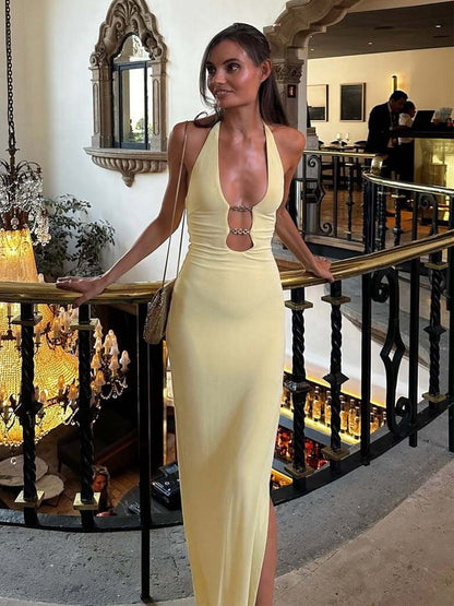 Vestido de corte slim top top de verão europeu e americano para mulheres com corrente de ferro oco e design de corte slim