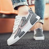 Ténis desportivos finos, respiráveis e ocos de malha para o verão masculino, sapatos casuais casuais versáteis e modernos para estudantes