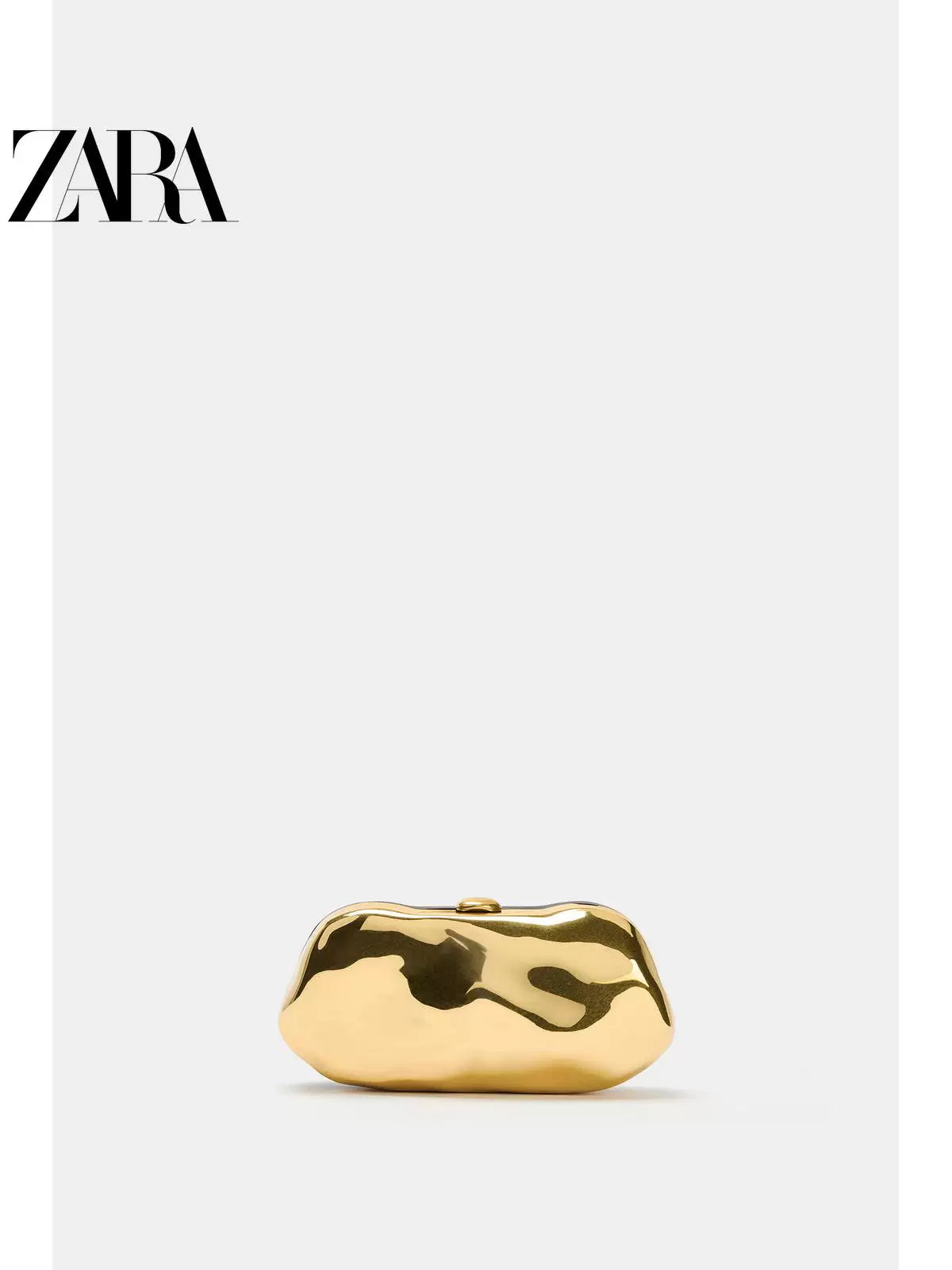 Bolsa feminina ZARA, lançamento da coleção verão 2026, com acabamento metálico, modelo transversal/clutch, código 6007810 202.