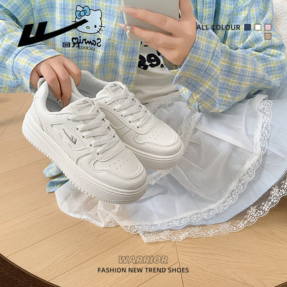 Sapatos brancos Warrior de cano baixo, confortáveis, versáteis versáteis de sola grossa, ténis modernos e estéticos, sapatos femininos simples com um design elegante