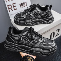 Sapatos de primavera para homem, novos sapatos brancos respiráveis, sapatos desportivos da moda, versáteis de sola grossa que aumentam a altura, ténis casuais, sapatos modernos