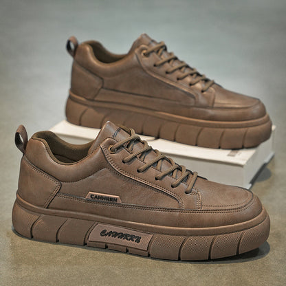 Novos sapatos antiderrapantes impermeáveis e respiráveis para os homens, sapatos pretos de couro modernos e versáteis, sapatos desportivos casuais para prancha