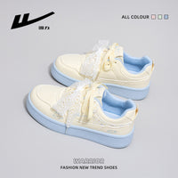 As novas sapatilhas femininas versáteis e na moda 2026, ténis confortáveis com blocos de cor, sapatos casuais coreanos de alto valor