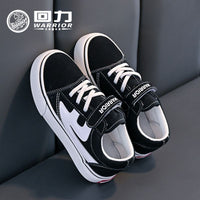 Os novos sapatos infantis confortáveis com blocos de cor baixos da Warrior, sapatos simples de lona universitária, sapatos casuais de moda versáteis de alto valor