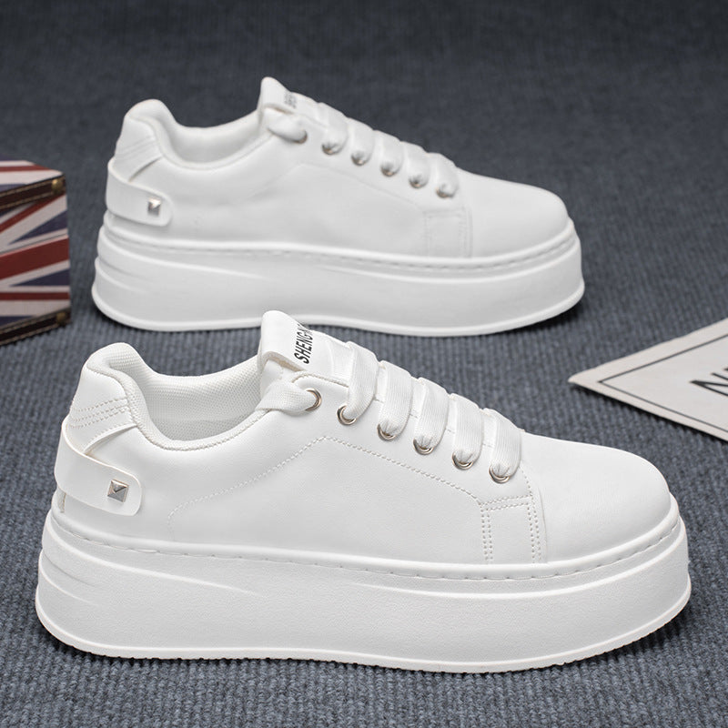 Sapatos masculinos de verão, novos sapatos brancos respiráveis, sapatilhas desportivas masculinas versáteis e de sola grossa que aumentam a altura, ténis casuais, sapatos modernos
