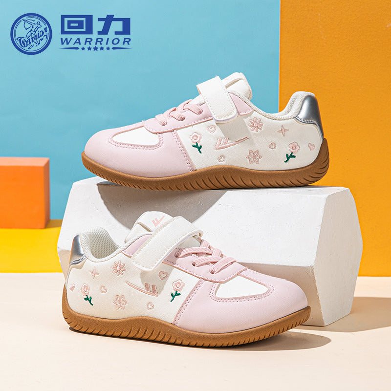 Os novos sapatos femininos versáteis de cano baixo da Warrior 2026, sapatos casuais modernos e de alto custo-benefício, ténis fofos com blocos de cor
