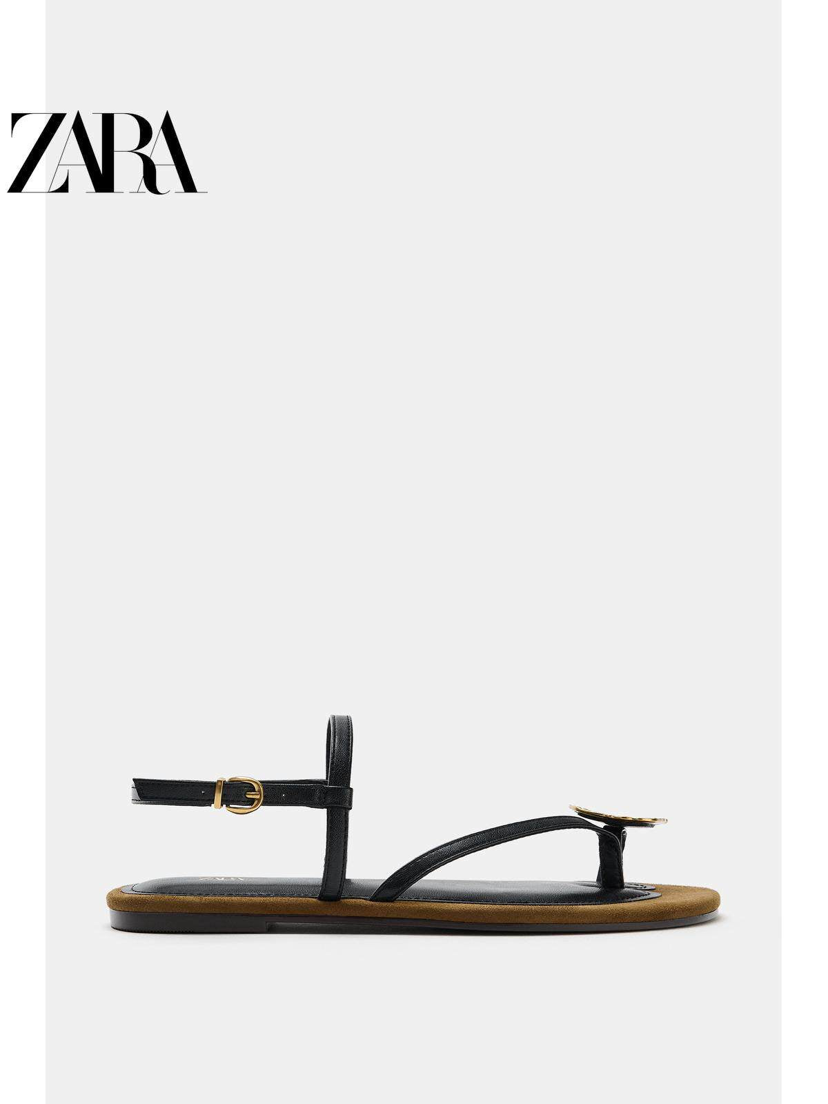 Sandálias rasteiras de bico redondo da ZARA, coleção verão 2026, com detalhes metálicos, modelo 2627710 700.