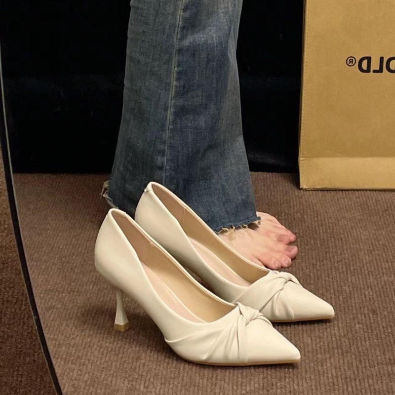 Elegantes saltos altos baixos estilo Chanel, nova tendência de 2025, sapatilhas rasas coreanas de estilo petite resistente ao uso para mulheres