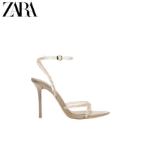 Sandálias de salto alto com textura de cetim e detalhes brilhantes da ZARA, coleção verão 2026 para mulheres. Código: 3886710 131