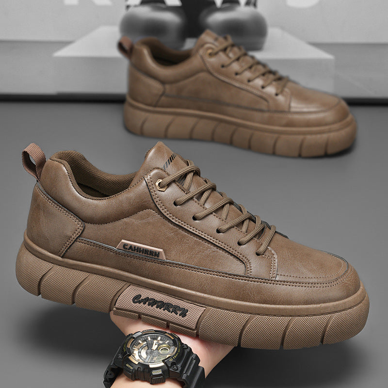 Novos sapatos antiderrapantes impermeáveis e respiráveis para os homens, sapatos pretos de couro modernos e versáteis, sapatos desportivos casuais para prancha