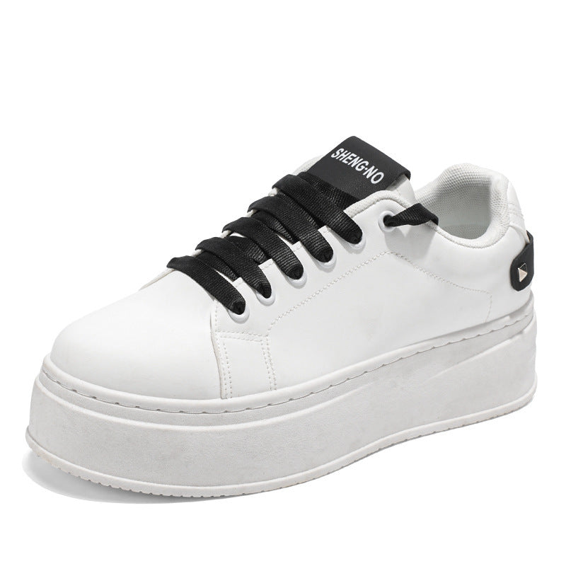 Sapatos masculinos de verão, novos sapatos brancos respiráveis, sapatilhas desportivas masculinas versáteis e de sola grossa que aumentam a altura, ténis casuais, sapatos modernos