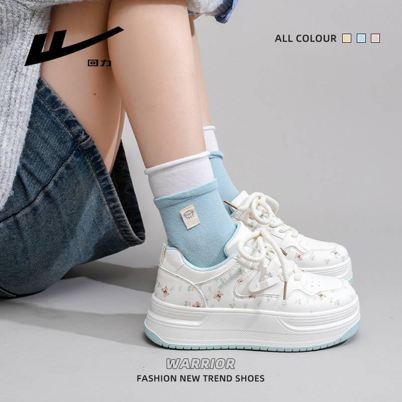 Guerreiros na moda, versáteis, sapatos de skate confortáveis de sola grossa com design em couro, calçados casuais femininos coreanos de alto valor estético