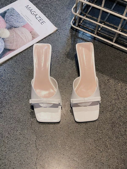 Sandálias francesas pequenas de bico quadrado, saltos altos de agulha, laço slip-on de verão 2025 para mulher, meias-chinelas