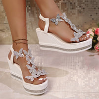 Sandálias de sola grossa para mulheres no Comércio Exterior, Novo Sapatos de Praia de Fada de Fada com cunha de moda plus size 2025