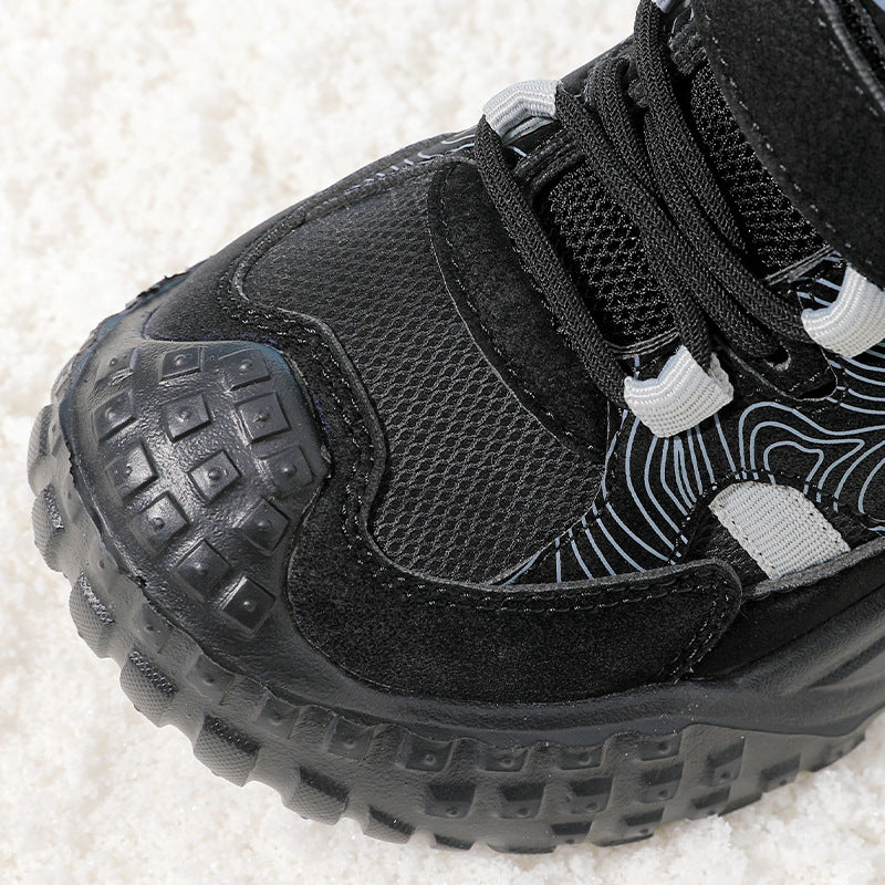 Novos sapatos infantis para o exterior de inverno para mulher e para mulher, sapatos desportivos de velcro forrados a fleece, sapatos modernos e versáteis com adesivo frio