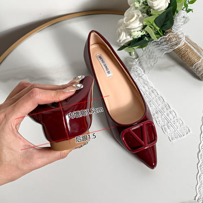 Sapatos de mulher, sapatos de mulher, de corte raso em pele nude de metal com botão em V, de corte raso, estilo petite para aumento de altura, sapatos femininos de tamanho grande