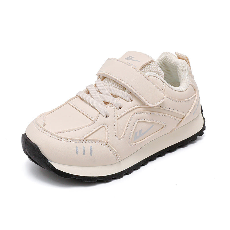 Ténis desportivos novos para rapazes e raparigas em outono em pele, sapatos de treino Warrior bege moral, sapatos casuais versáteis e baixos, sapatos de estudante