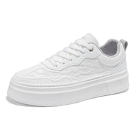 Sapatos Masculinos Verão 2025 Novos Sapatos Casuais Casuais em Pele Branca, Sapatos Desportivos Masculinos Leves de Sola Grossa, Sapatos Modernos para Outdoor