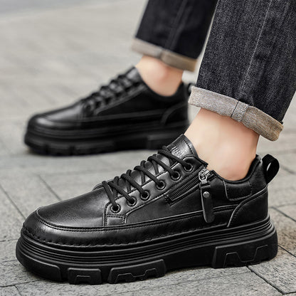 Sapatos de Homem 2025 Novos Outonais Sapatos de Couro Business Casual Britânicos Desportivos Desportivos de Sola Grossa Sapatos Martin Pretos de Cano Baixo