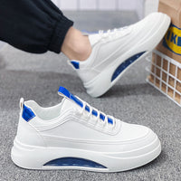 Ténis brancos masculinos, novos sapatos desportivos respiráveis de primavera 2024, sapatos versáteis com almofada de ar, sapatos casuais da moda com sola grossa que aumentam a altura