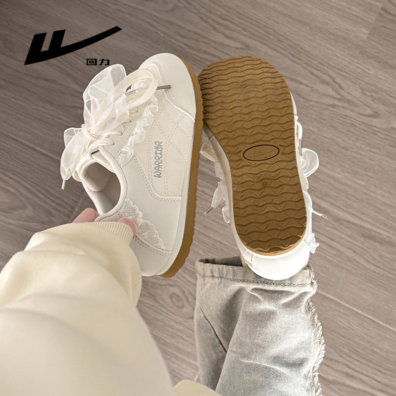 Os novos sapatos de treino morais de moda versáteis com sensação de design da Warrior, sapatos coreanos de primavera de alto valor, sapatos simples de mulher simples com blocos de cor