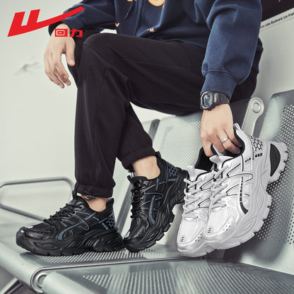 Os novos sapatos desportivos versáteis de cabeleiro baixo e de tampo baixo, sapatos masculinos modernos com blocos de cor, sapatos casuais coreanos de alto valor