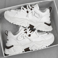 Sapatos de Homem: Novos Sapatos de Desporto Juvenil Modernos e Modernos de Outono, Sapatos Casuais de Sola Grossa e Aumento de Altura de Pequeno Pai da Moda