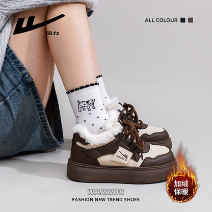 Os novos sapatos da Warrior's color block fleece com sola grossa, sapatos quentes de inverno, sapatos altos de algodão da moda, sapatos femininos versáteis para deslocações