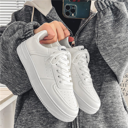 Ténis brancos masculinos, novos sapatos respiráveis de primavera, sapatos casuais versáteis masculinos masculinos, sapatos desportivos brancos puros para estudantes, estilo masculino