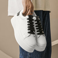 Sapatos masculinos de verão, novos sapatos brancos respiráveis, sapatilhas desportivas masculinas versáteis e de sola grossa que aumentam a altura, ténis casuais, sapatos modernos