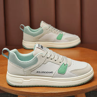Sapatos masculinos de verão, novos sapatos de lona respiráveis, ténis brancos versáteis ao estilo coreano, ténis de sola grossa, ténis casuais, sapatos de praia